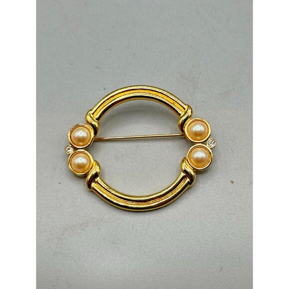 Signed MONET Small Circle Pin Brooch Gold Tone Faux Pearls Elegant Classic Pin - Picture 7 of 10
